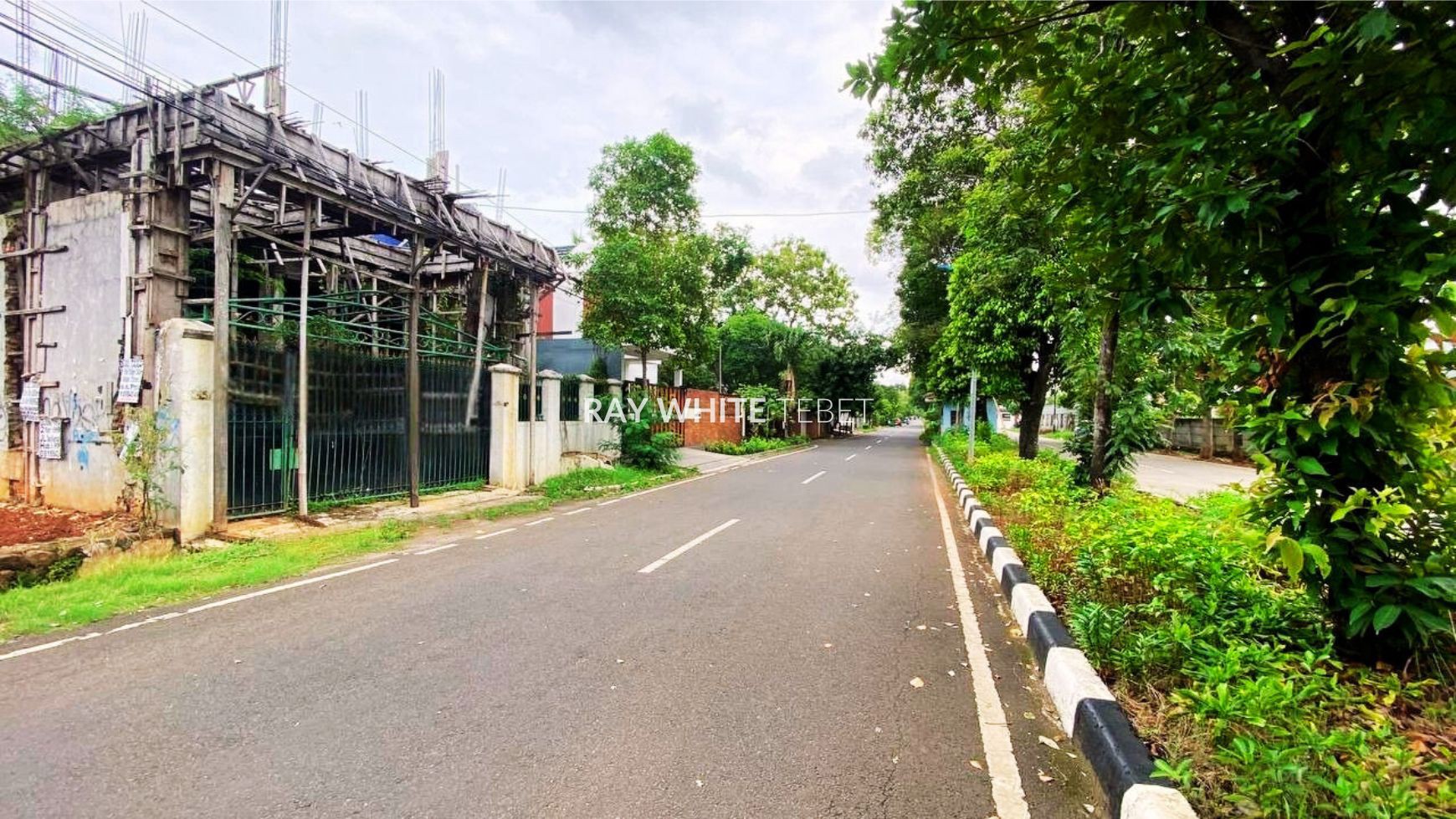 Rumah Hitung Tanah Lokasi Bagus di Pondok Kelapa, Jakarta Timur