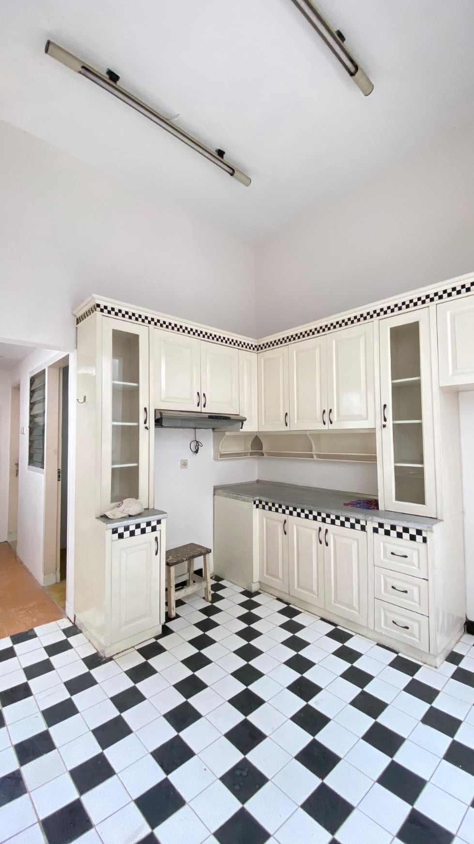 Rumah Hitung Tanah Area Cipete