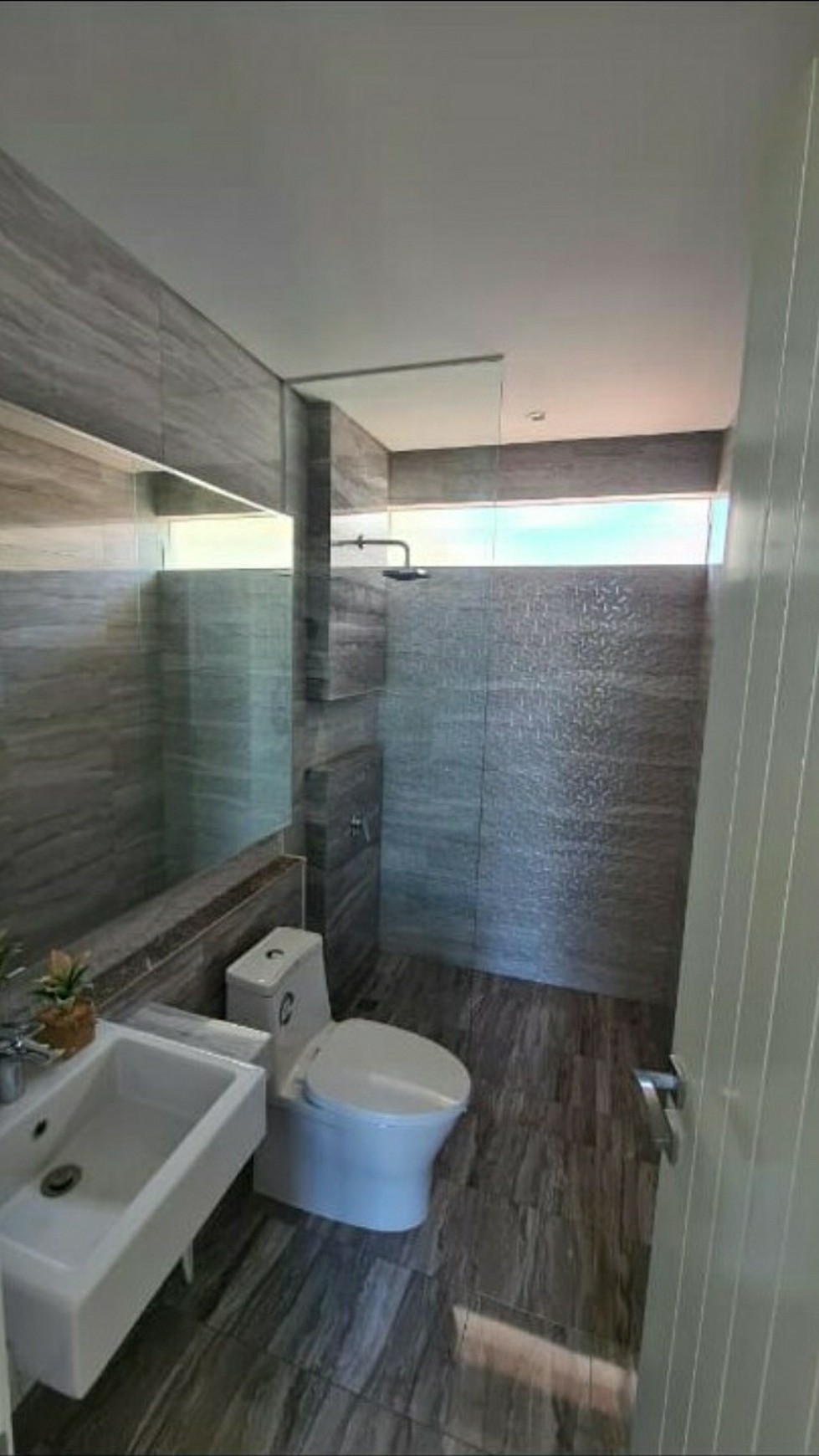 Dijual Rumah New Modern 3 Lantai *Bukit Golf Internasional Citraland* Hunian Golf area Citraland Surabaya Barat