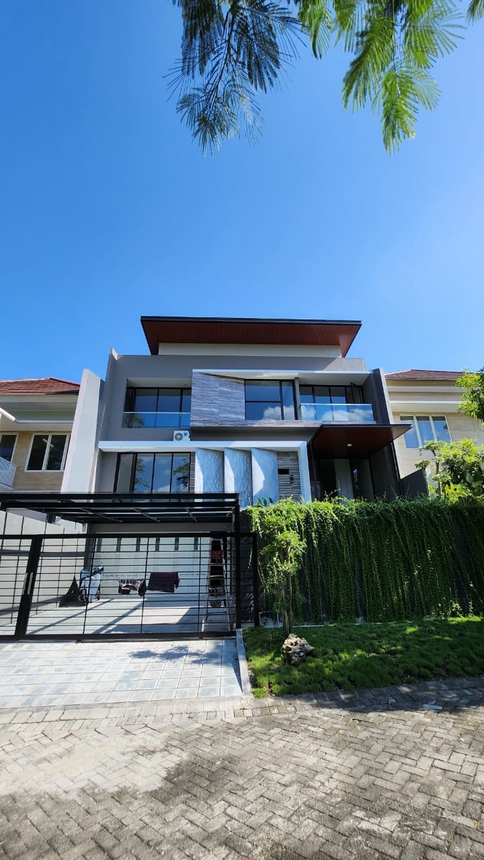 Dijual Rumah Baru PRIVATE Pool -Bukit Golf Internasional Citraland Surabaya Barat - New Modern Premium Luxury