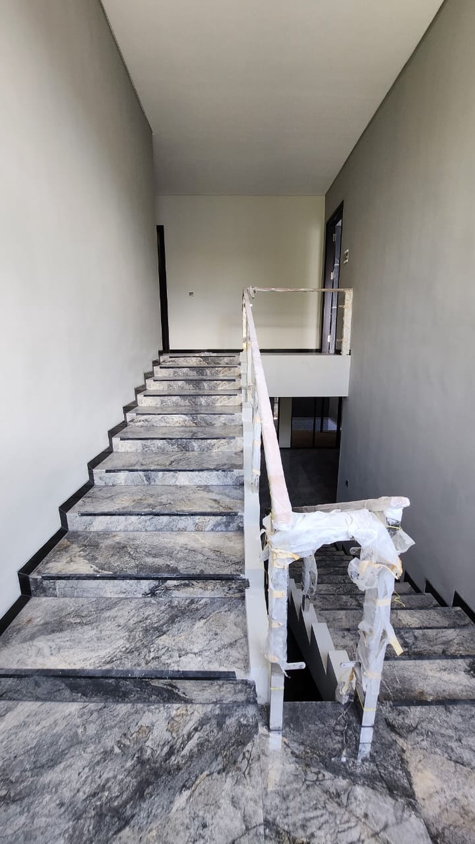 Dijual Rumah Baru PRIVATE Pool -Bukit Golf Internasional Citraland Surabaya Barat - New Modern Premium Luxury
