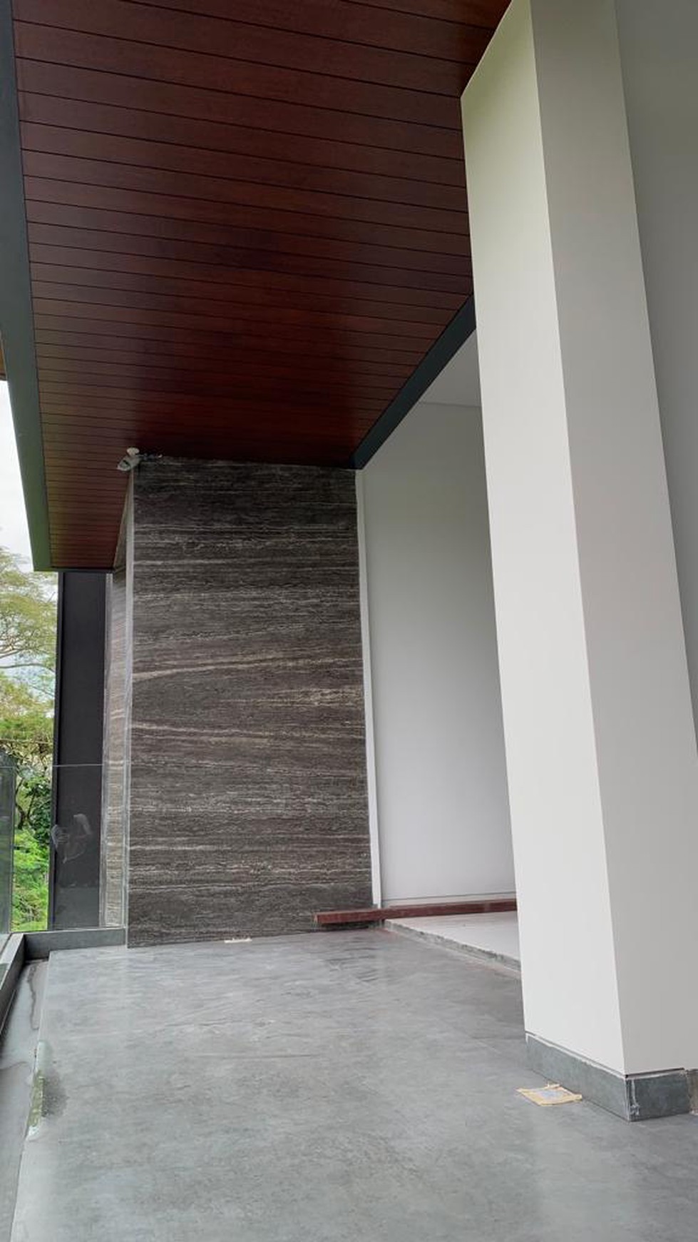 Dijual Rumah Baru Bukit Golf Internasional Citraland Surabaya FULL MARMER Impor Mewah- Garasi Carport 4 Mobil - New Split Level Design