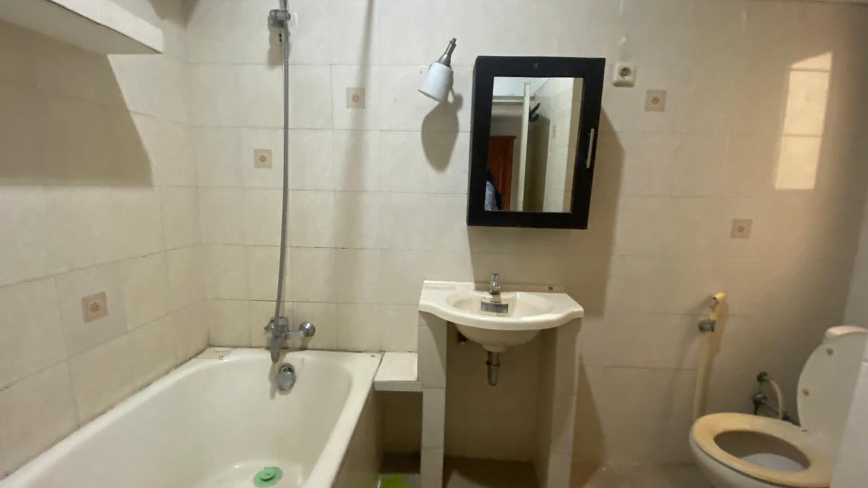 Rumah Hoek Minimalis dan Siap Huni di Cimanggis Depok