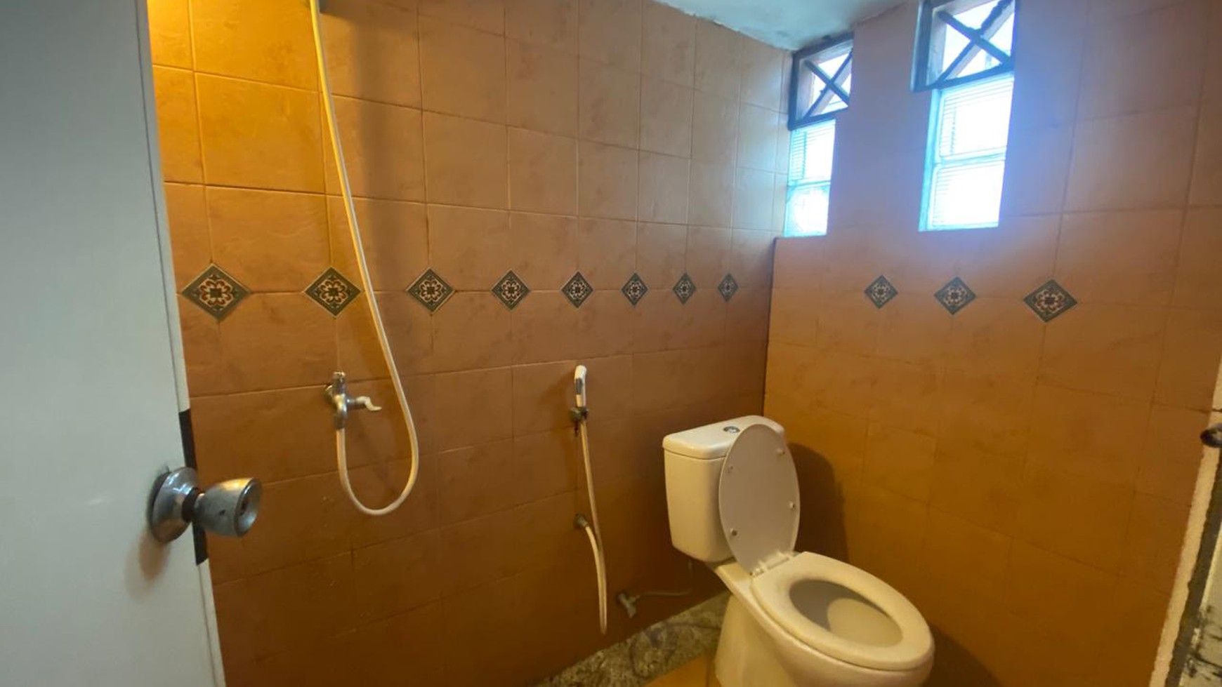 Rumah Hoek Minimalis dan Siap Huni di Cimanggis Depok