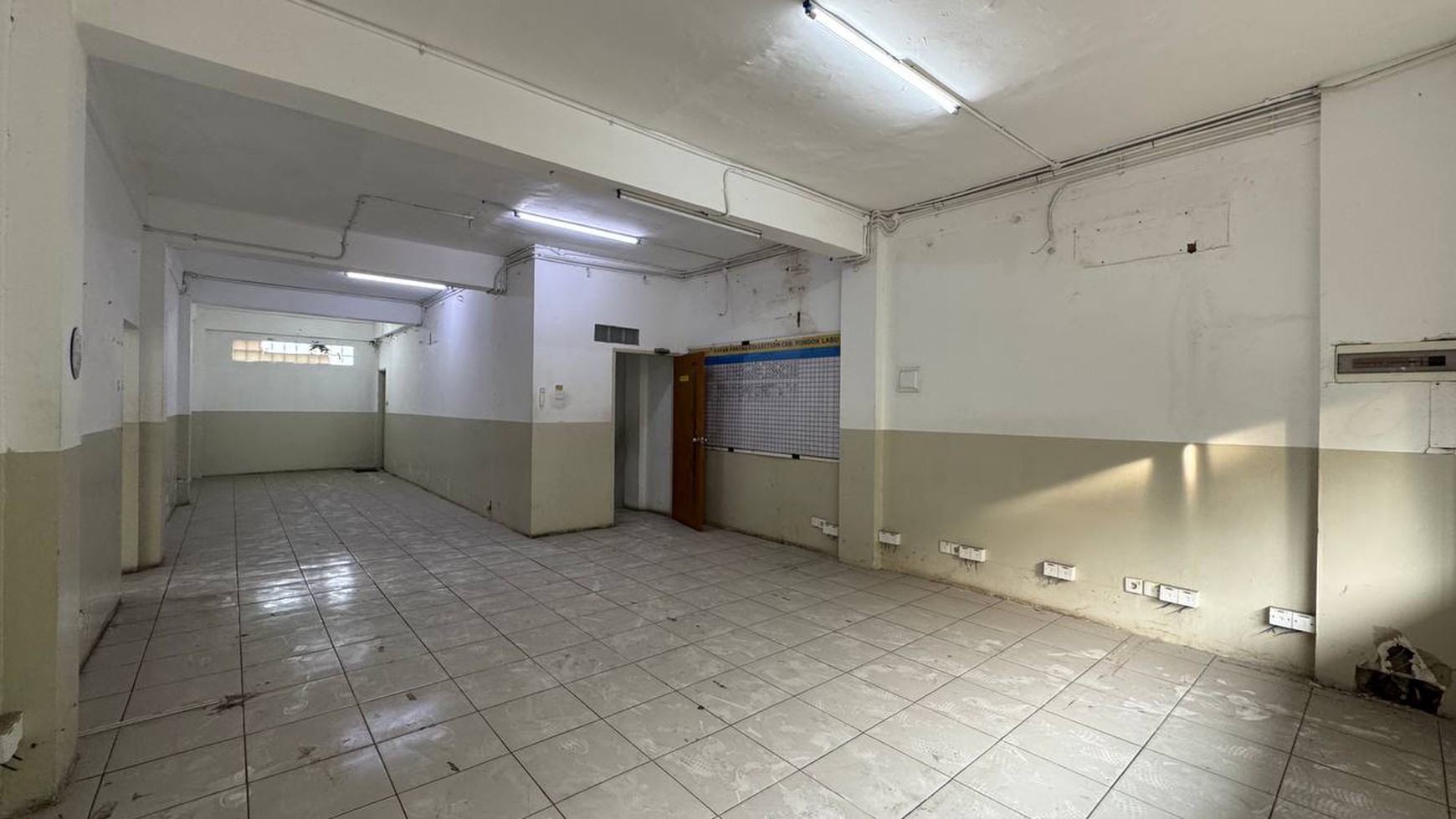 Lebak bulus ruko gandeng lebar 10 disewakkan dikontrakkan kantor ruang usaha