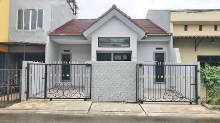 Rumah Baru modern 1.5 lantai di Griya Loka BSD