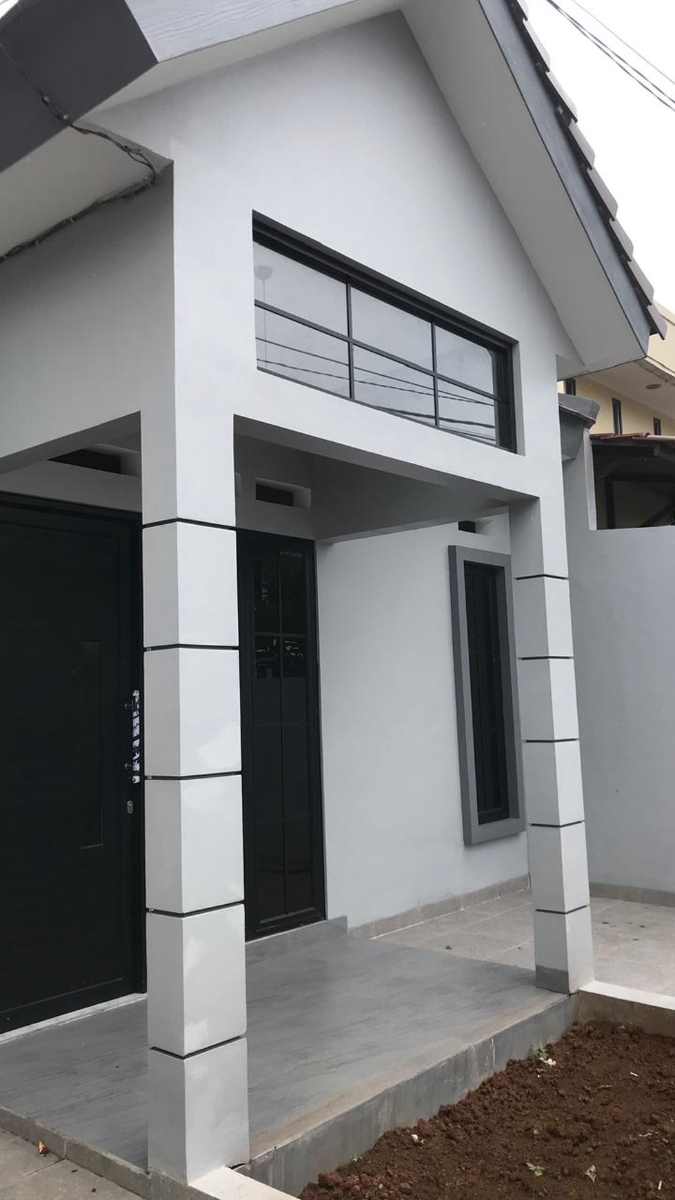 Rumah Baru modern 1.5 lantai di Griya Loka BSD