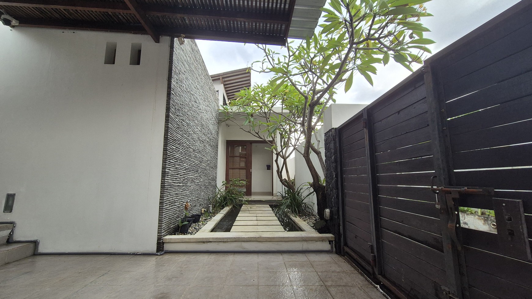 Cozy Home in Batubulan, Bali: Comfortable Long-Term Rental in a Peaceful Area