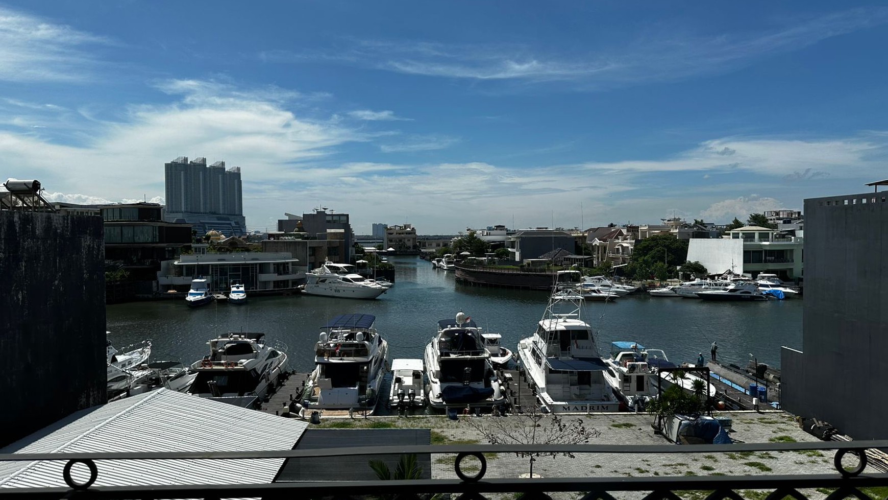 DIJUAL: RUMAH MEWAH DI PANTAI MUTIARA, JAKARTA UTARA