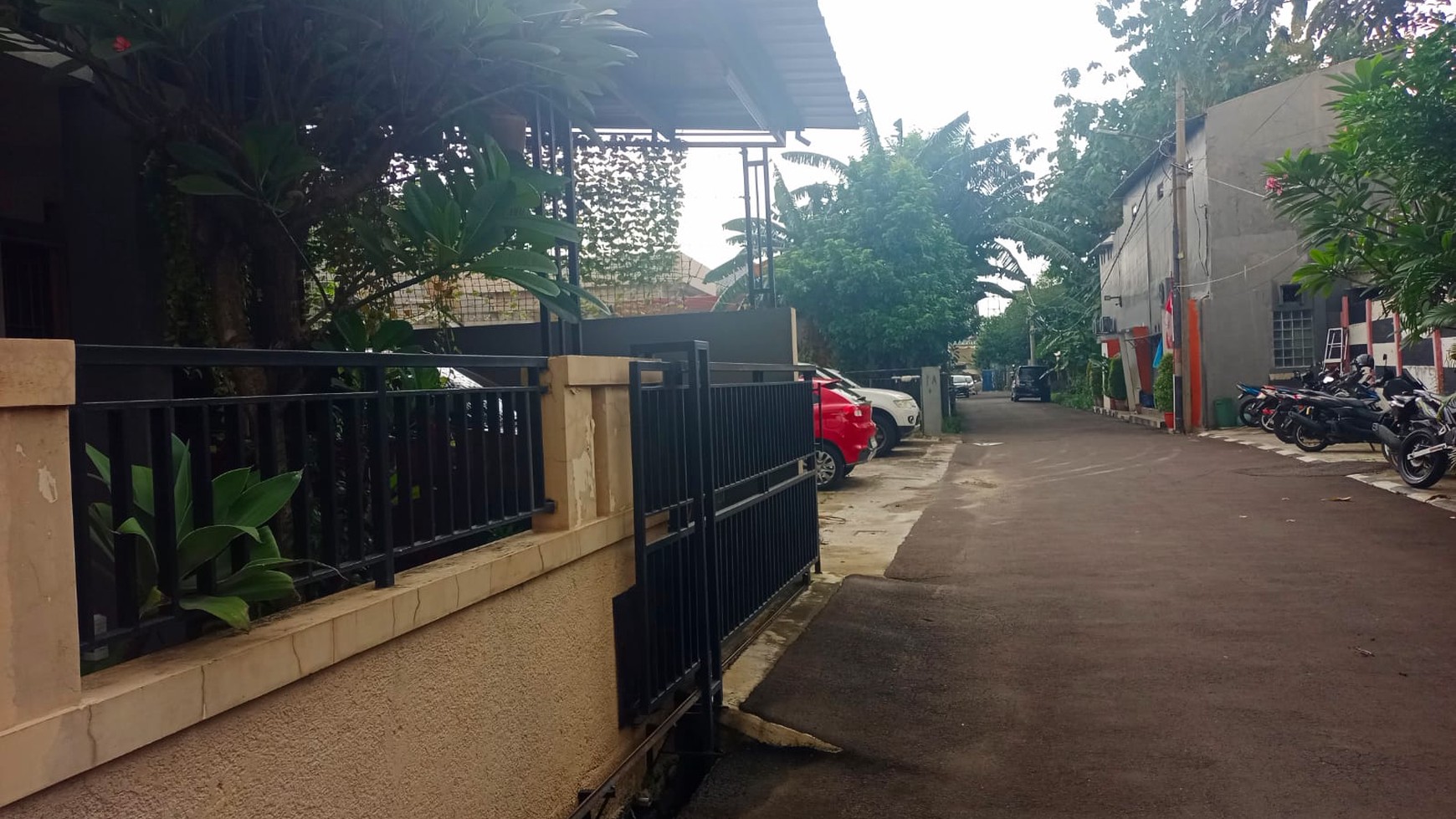 Rumah Hoek dengan Lingkungan Nyaman di Cipayung, Jakarta Timur di jual cepat