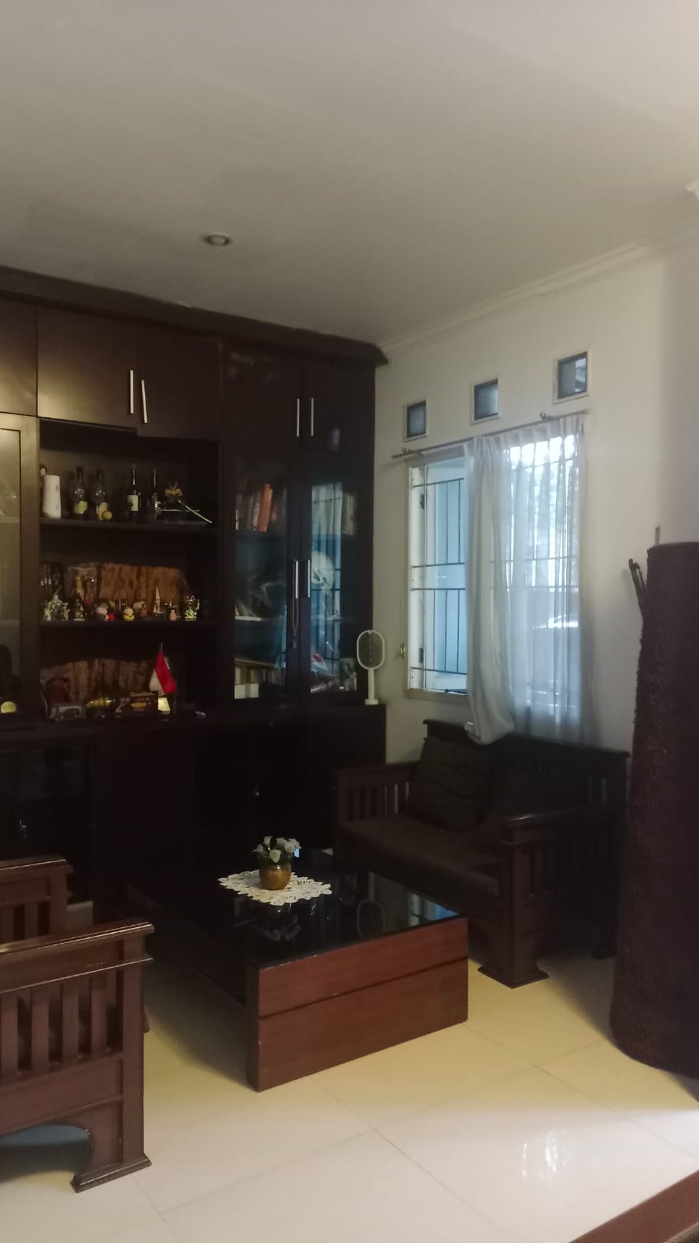 Rumah Hoek dengan Lingkungan Nyaman di Cipayung, Jakarta Timur di jual cepat