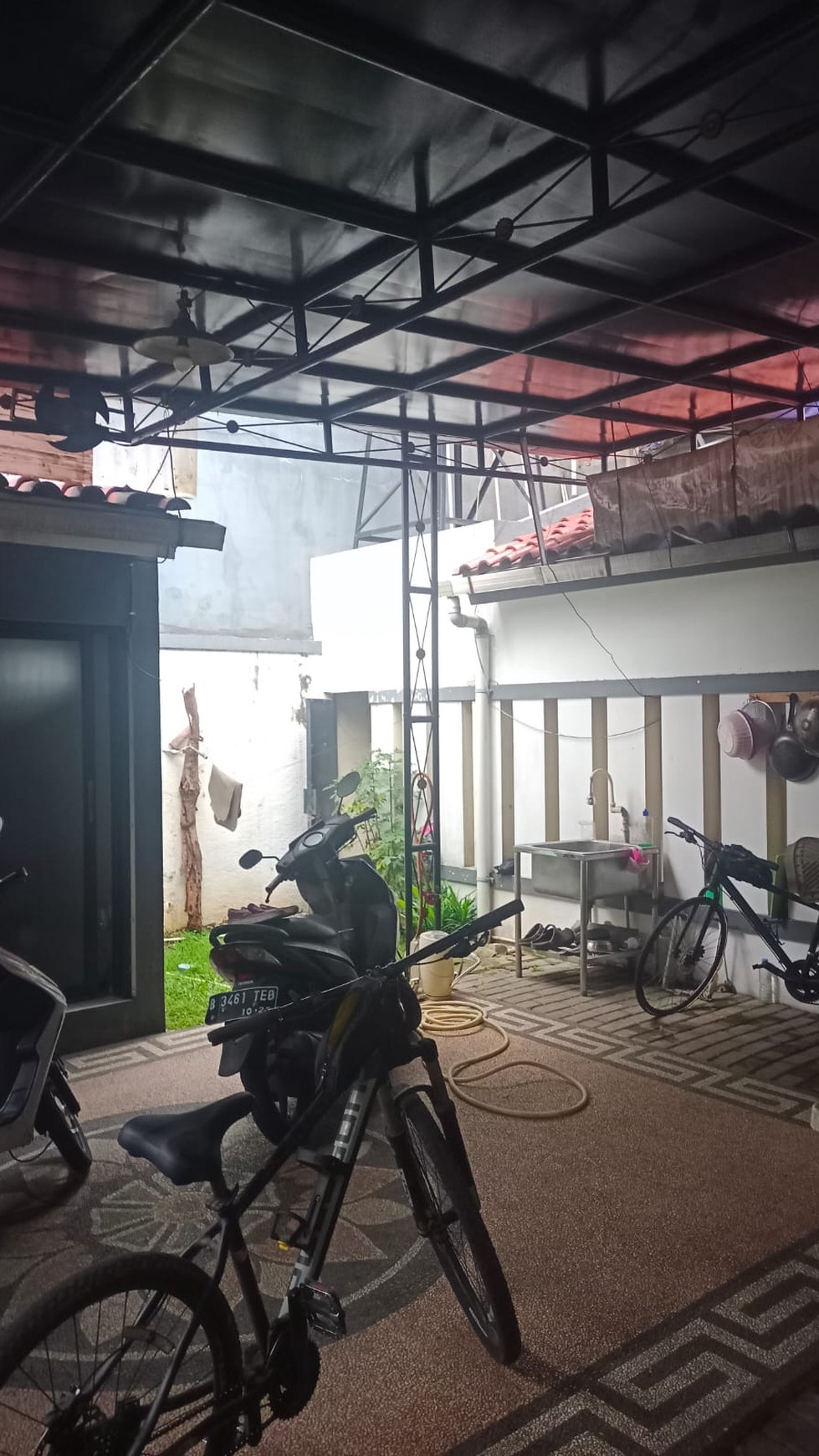 Rumah Hoek dengan Lingkungan Nyaman di Cipayung, Jakarta Timur di jual cepat
