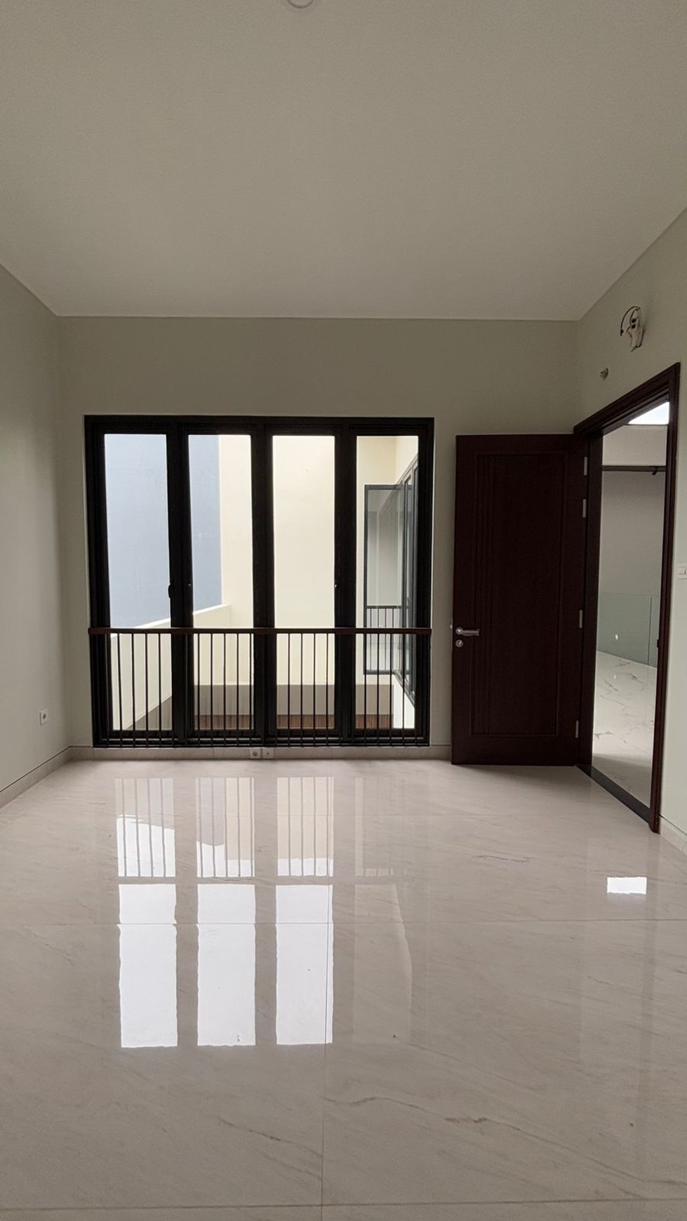 Dijual Rumah Baru East Emerald Mansion Citraland Surabaya Lokasi Dekat Gwalk, Pakuwon Mall