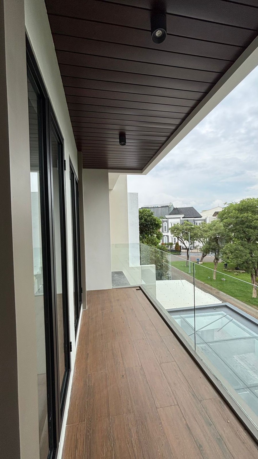 Dijual Rumah Baru East Emerald Mansion Citraland Surabaya Lokasi Dekat Gwalk, Pakuwon Mall