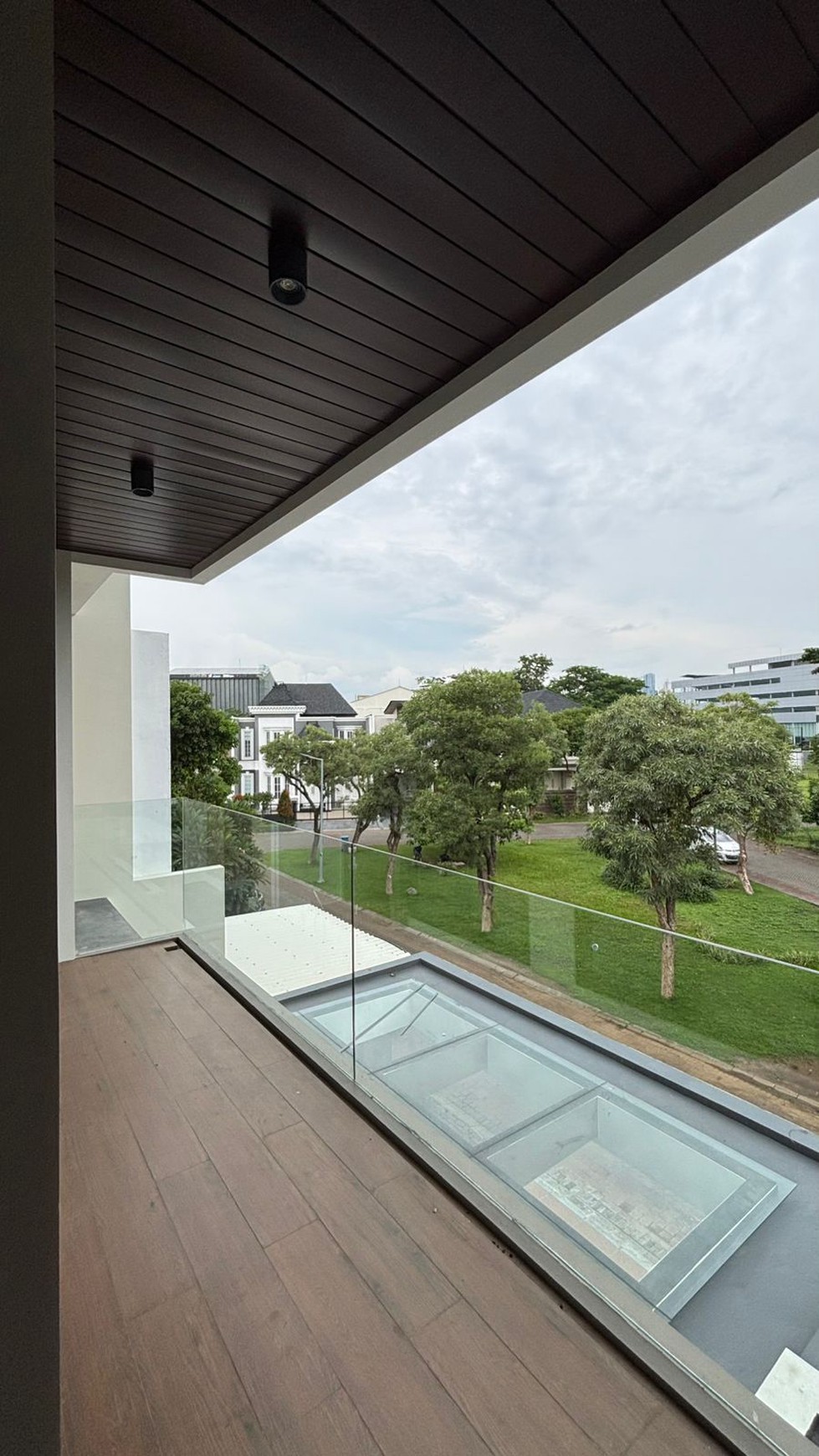 Dijual Rumah Baru East Emerald Mansion Citraland Surabaya Lokasi Dekat Gwalk, Pakuwon Mall