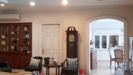 Di Jual Rumah mewah lokasi di kawasan elit di Jl Patiunus  Kebayoran Baru, Jakarta Selatan.