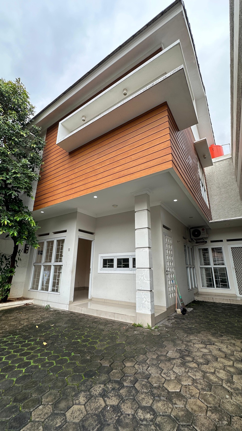 Rumah Hitung Tanah Area Cipete