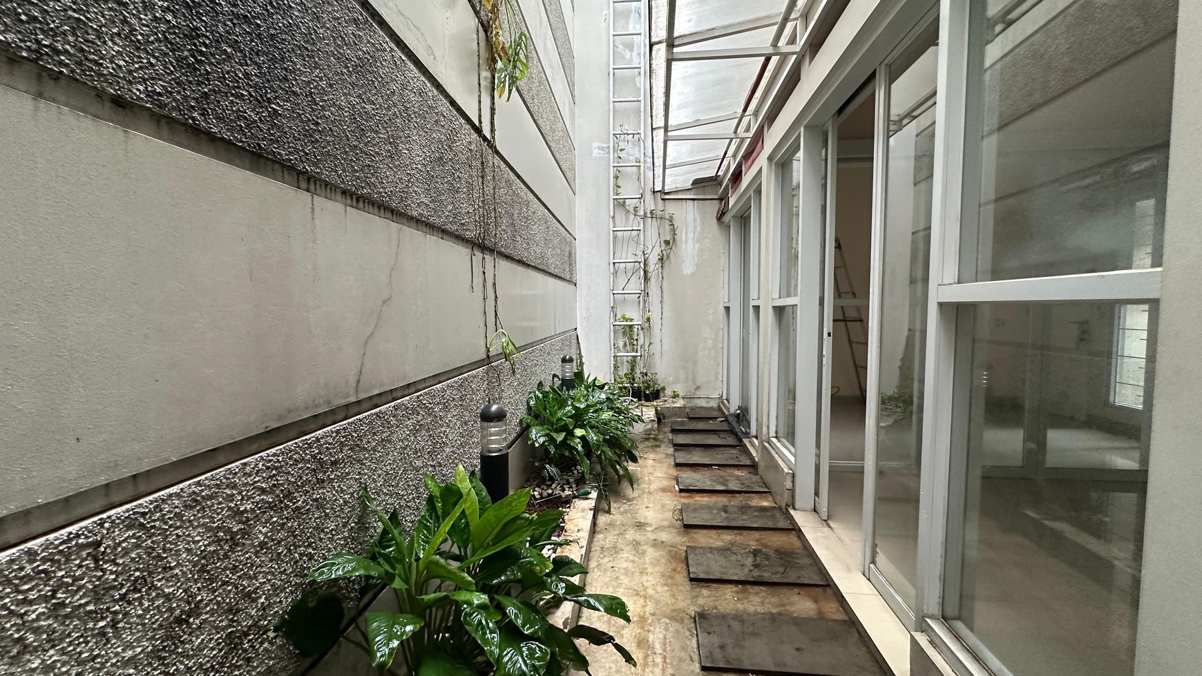 Rumah Hitung Tanah Area Cipete