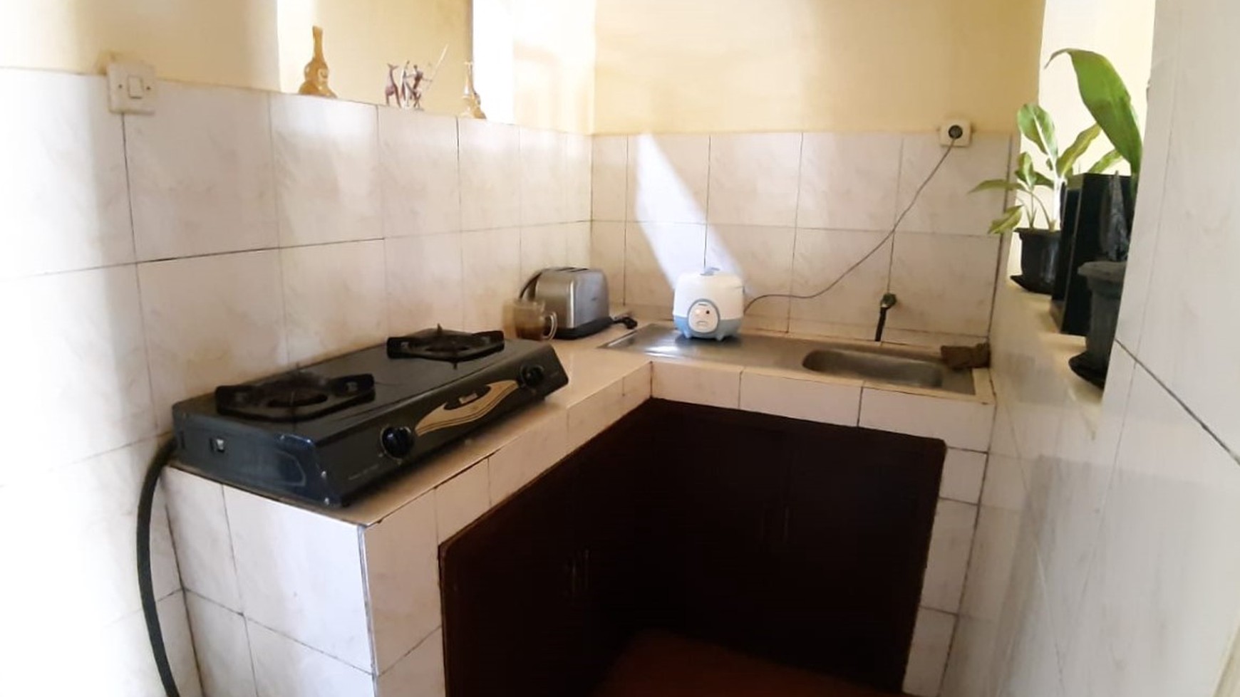 SPACIOUS 4-BEDROOM HOUSE FOR RENT IN CENTRAL LOVINA - NEAR BEACH AND LOCAL AMENITIES