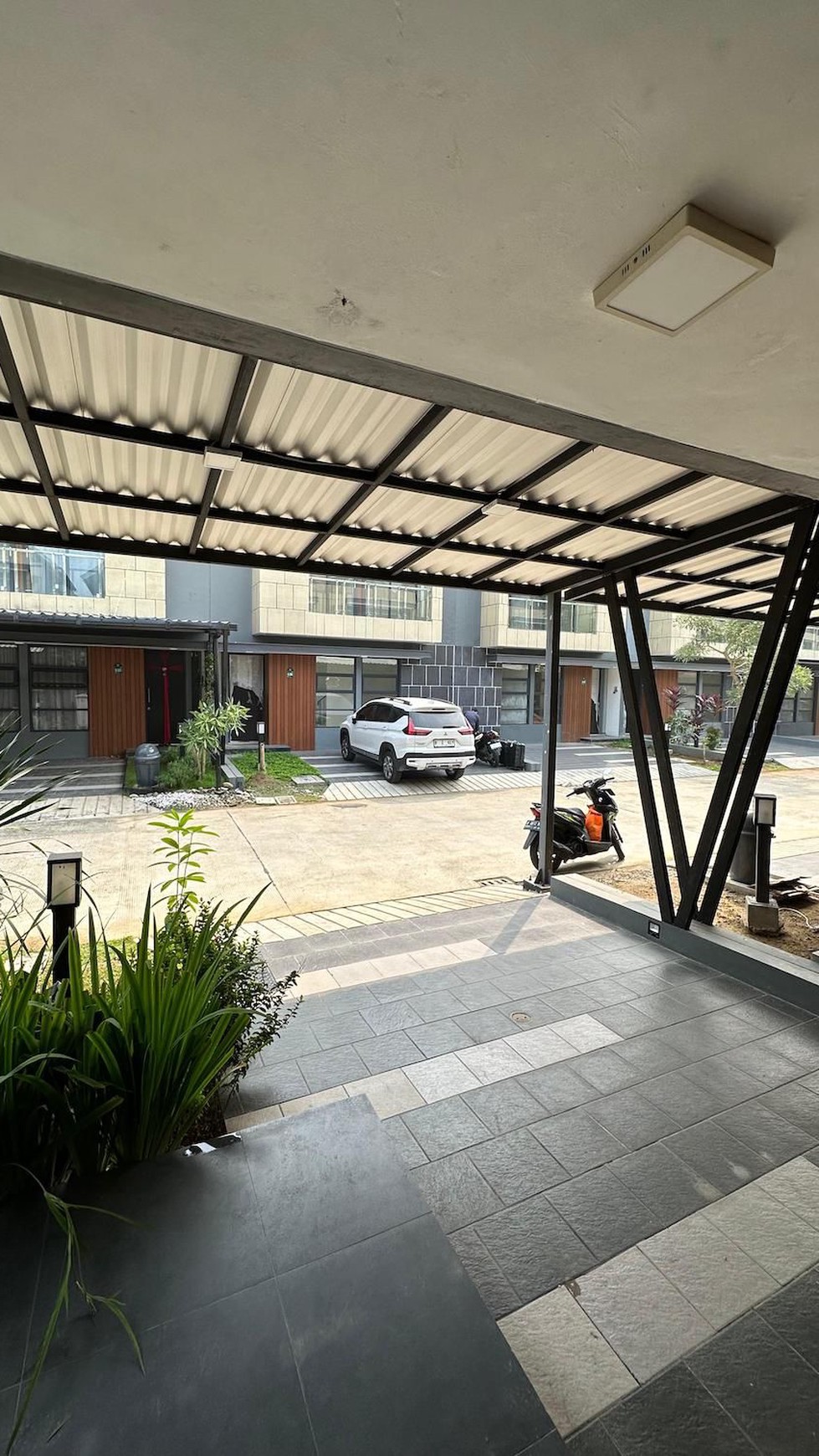 DIJUAL RUMAH FULL FURNISH DI GOLDEN PARK 3