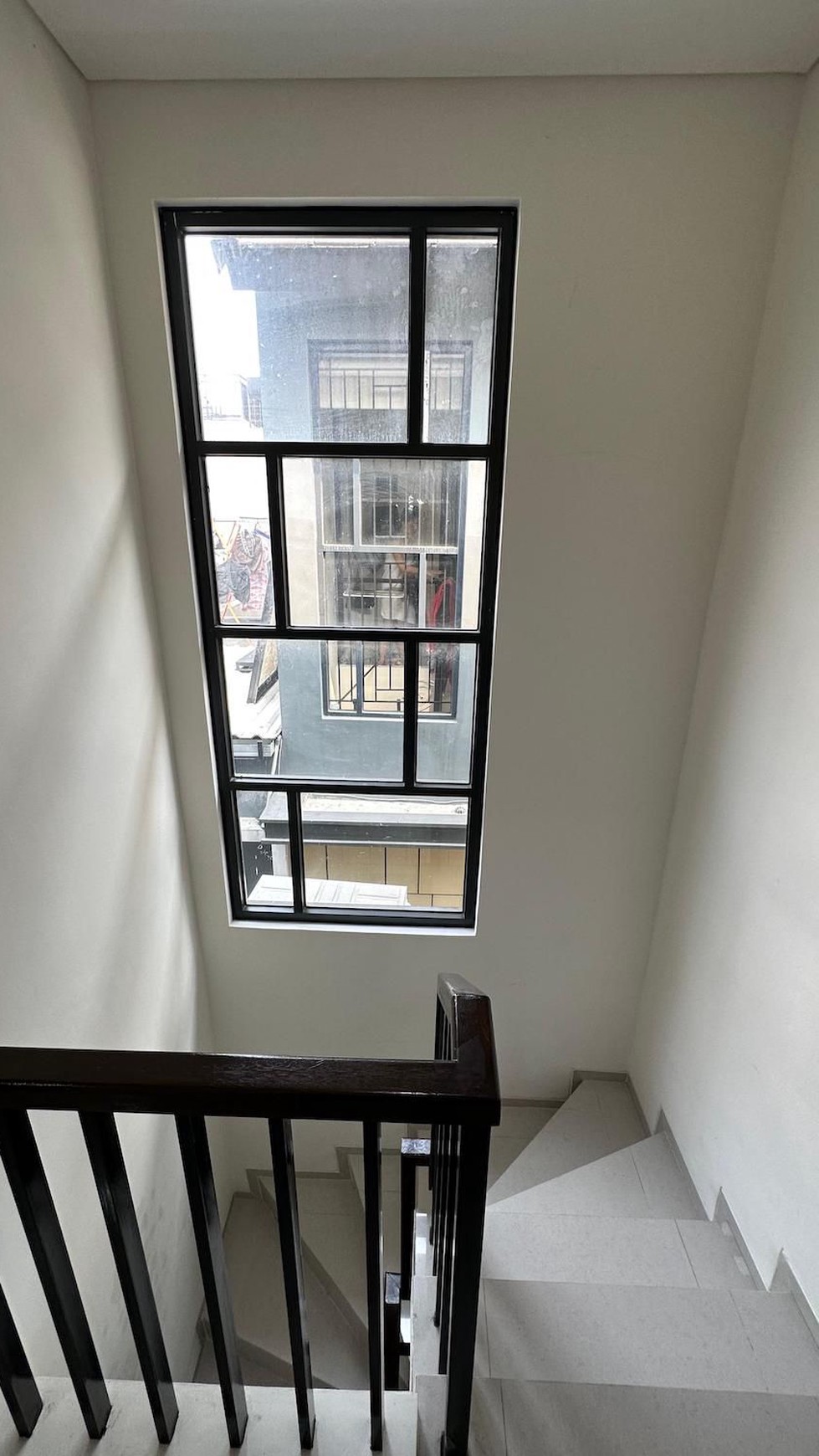 DIJUAL RUMAH FULL FURNISH DI GOLDEN PARK 3