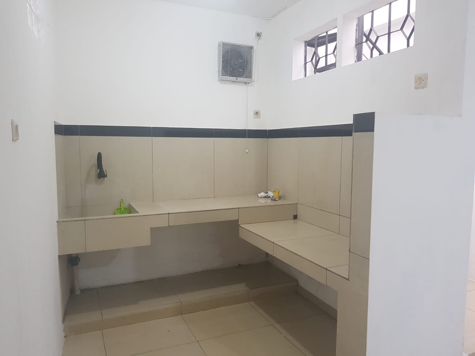 Rumah Minimalis Modern Furnished di TKI 2