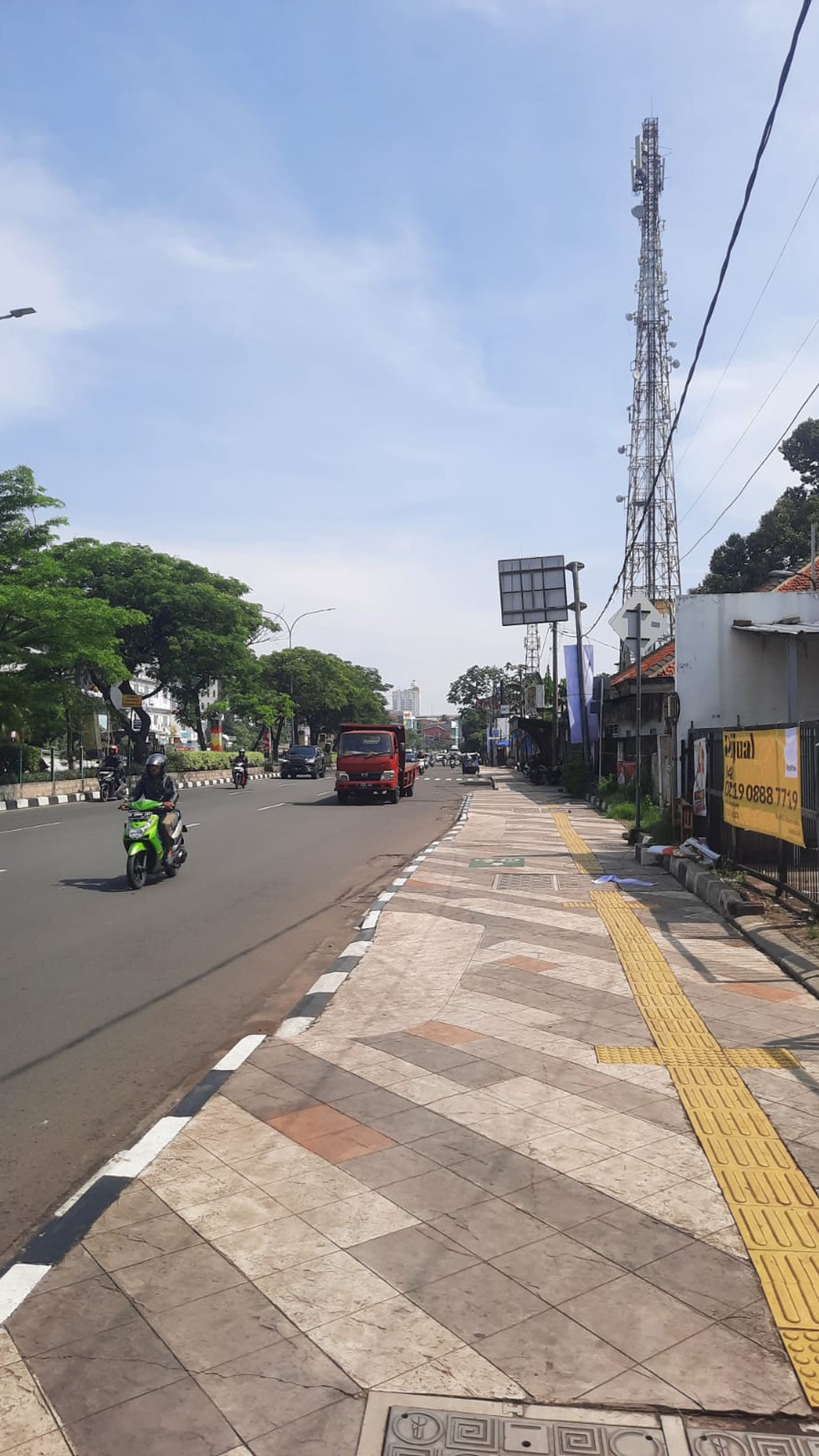 Dijual Ruko ex shoroom lokasi di Jl Margonda depok Jawa Barat