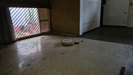 Di Sewakan Rumah lama lokasi di  Jl. Cempaka Putih Raya Jakarta Pusat