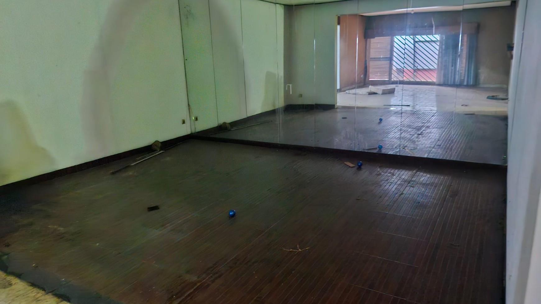 Di Sewakan Rumah lama lokasi di  Jl. Cempaka Putih Raya Jakarta Pusat