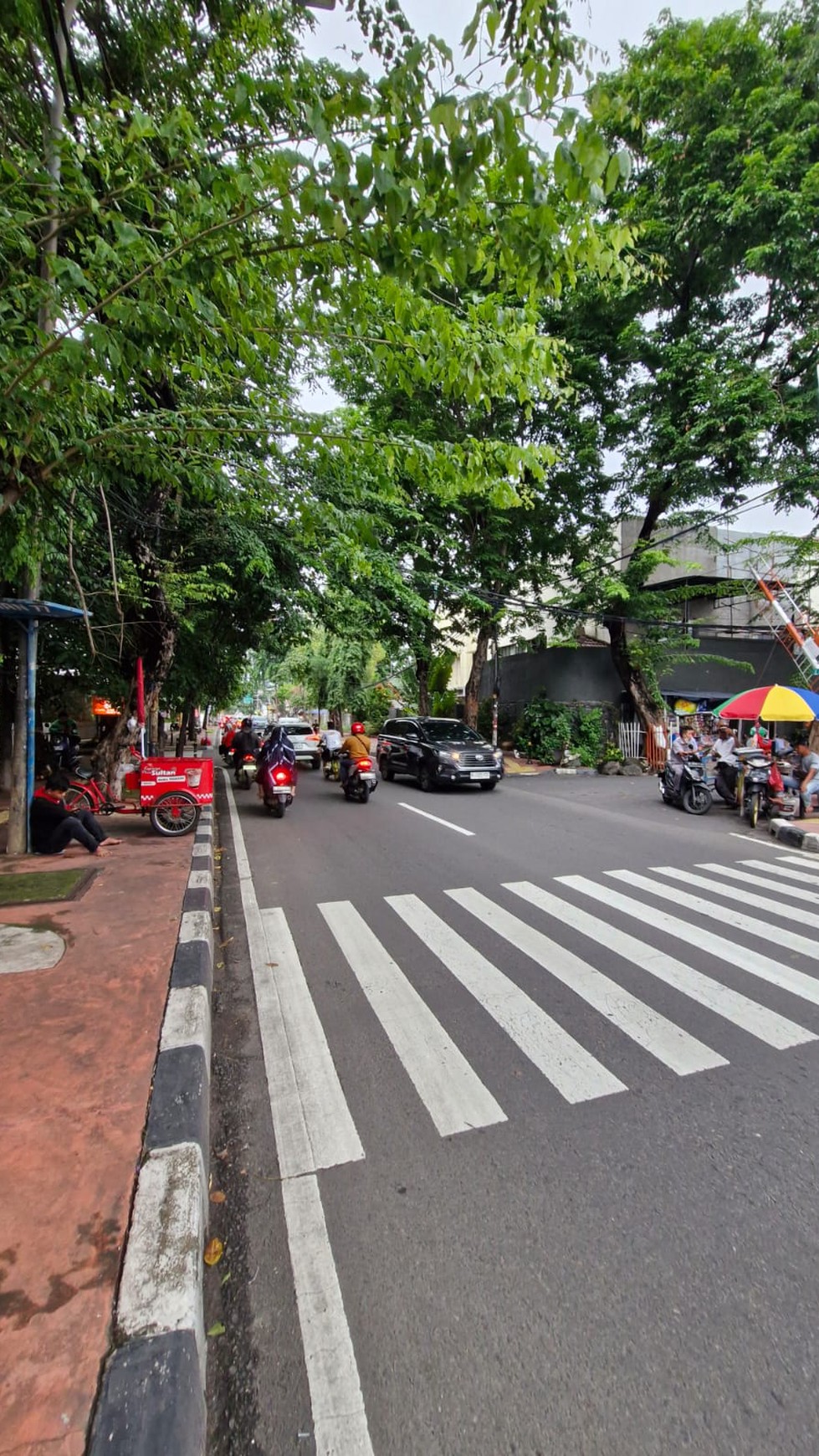 Di Sewakan Rumah lama lokasi di  Jl. Cempaka Putih Raya Jakarta Pusat