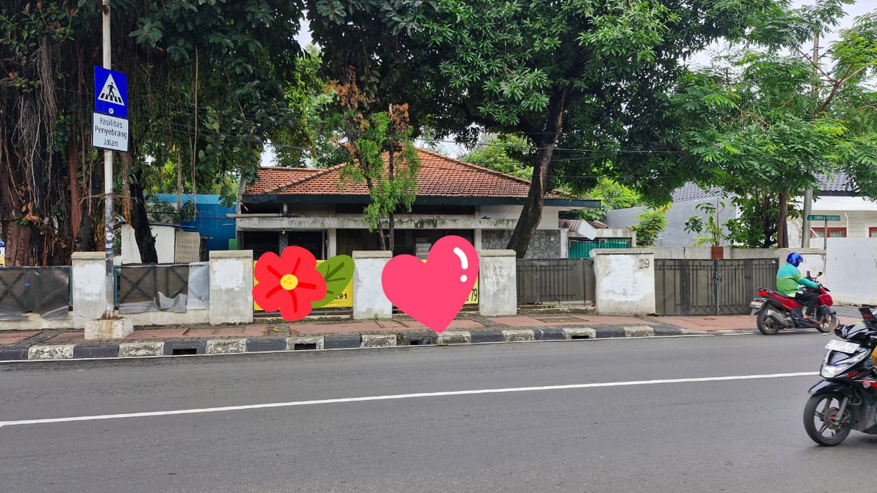 Di Sewakan Rumah lama dan tanah, lokasi Cempaka Putih Raya, Jakarta Pusat. Cocok untuk usaha restaurant, cafe, dan lain-lain karena lokasi pinggir jalan raya.