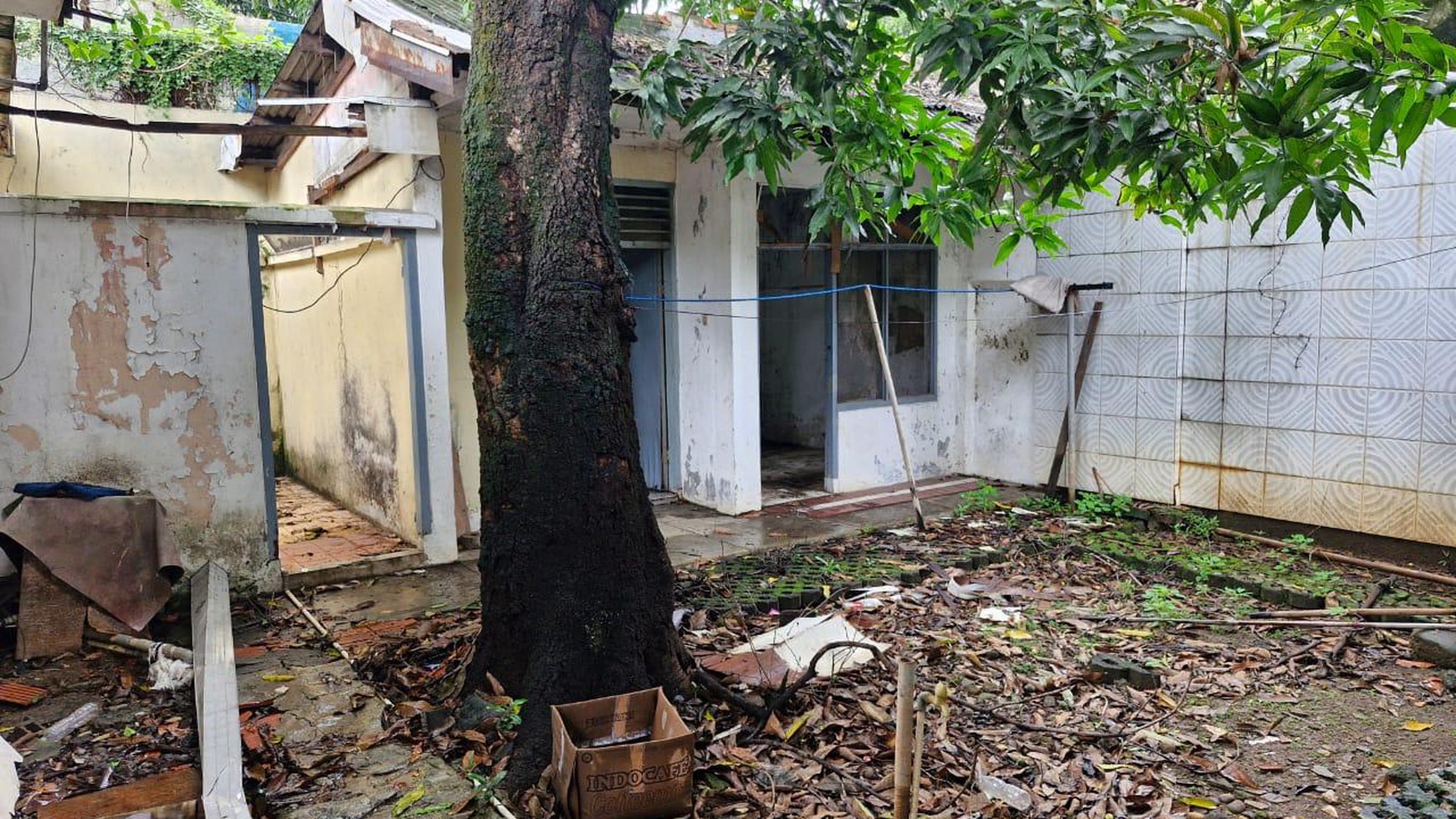 Di Sewakan Rumah lama dan tanah, lokasi Cempaka Putih Raya, Jakarta Pusat. Cocok untuk usaha restaurant, cafe, dan lain-lain karena lokasi pinggir jalan raya.