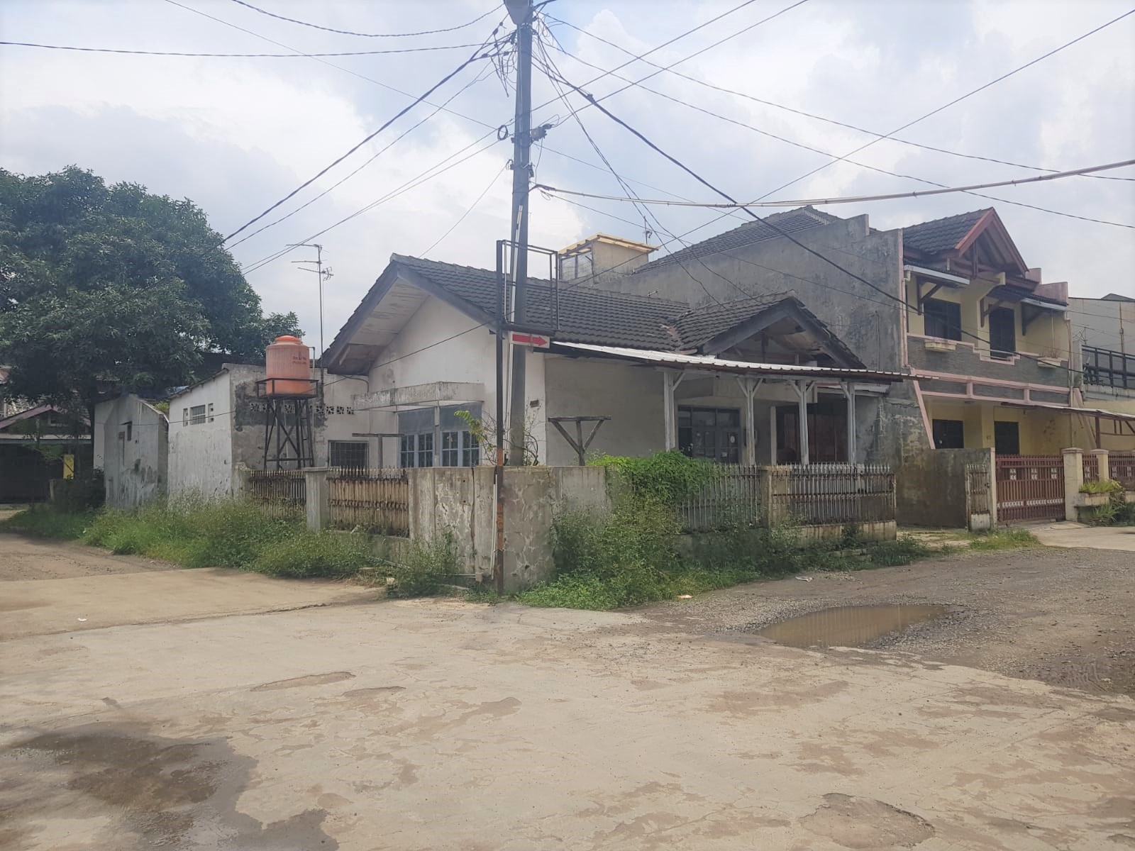 Rumah Hoek di Taman Kopo Indah