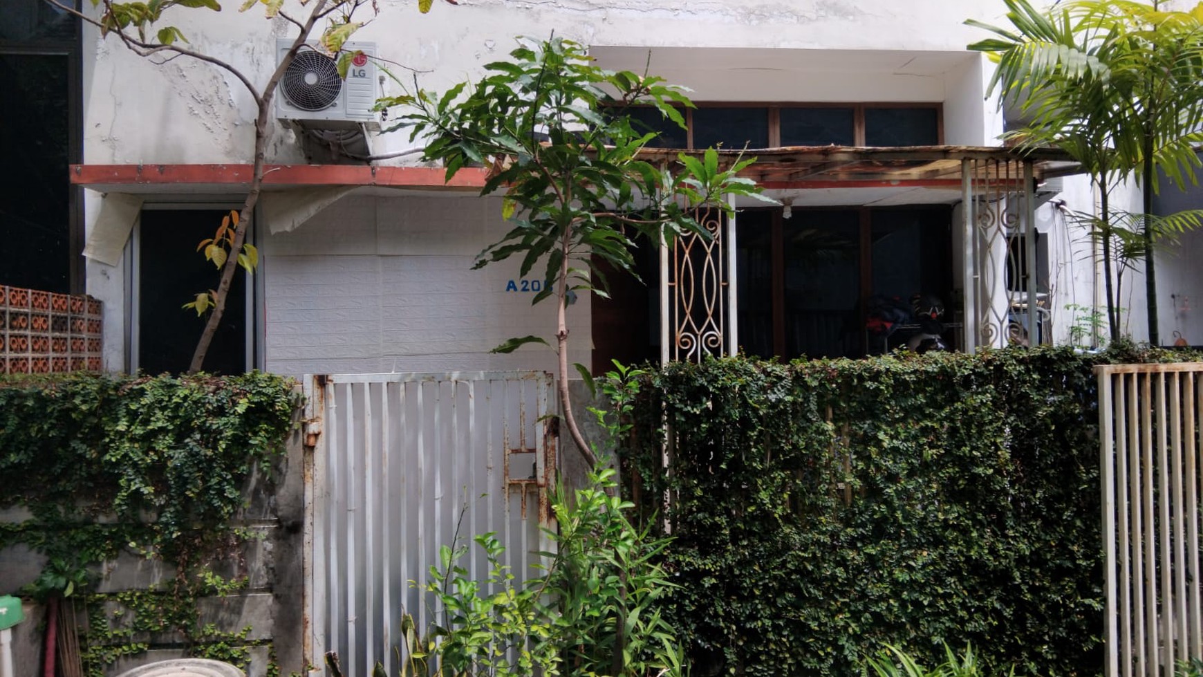 Termurah. Rumah hitung tanah Komplek Permata Srengseng, Jakarta Barat