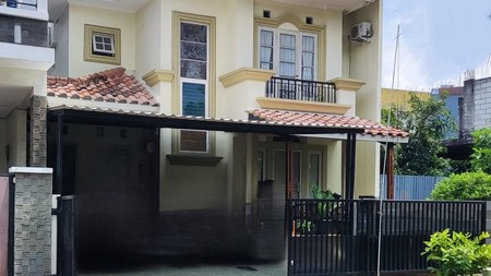 Turun harga jauh. Rumah bagus Puspita Loka, BSD