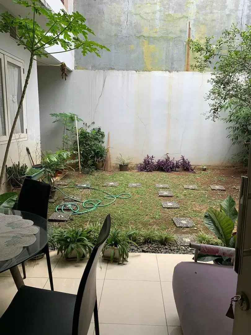 Turun harga jauh. Rumah bagus Puspita Loka, BSD