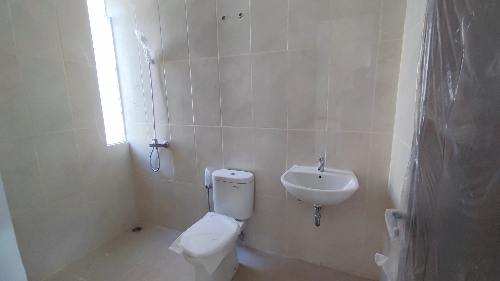Flash Sale. Rumah minimalis modern Citra Garden Serpong Aeris, Cisauk