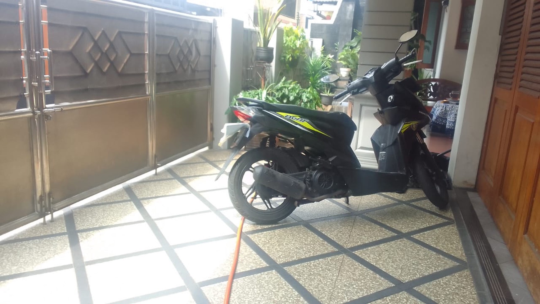 Rumah Hitung Tanah Area Cipete