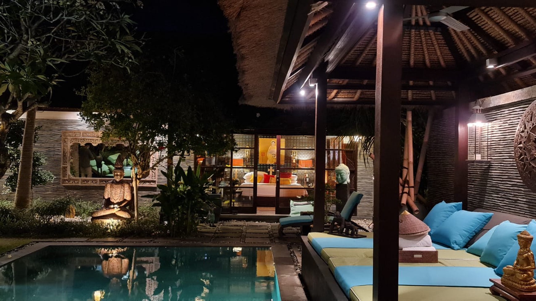 Leasehold Luxury 3 Bedroom Pool Villa part of 5 star villa complex close to Seminyak Beach Bali