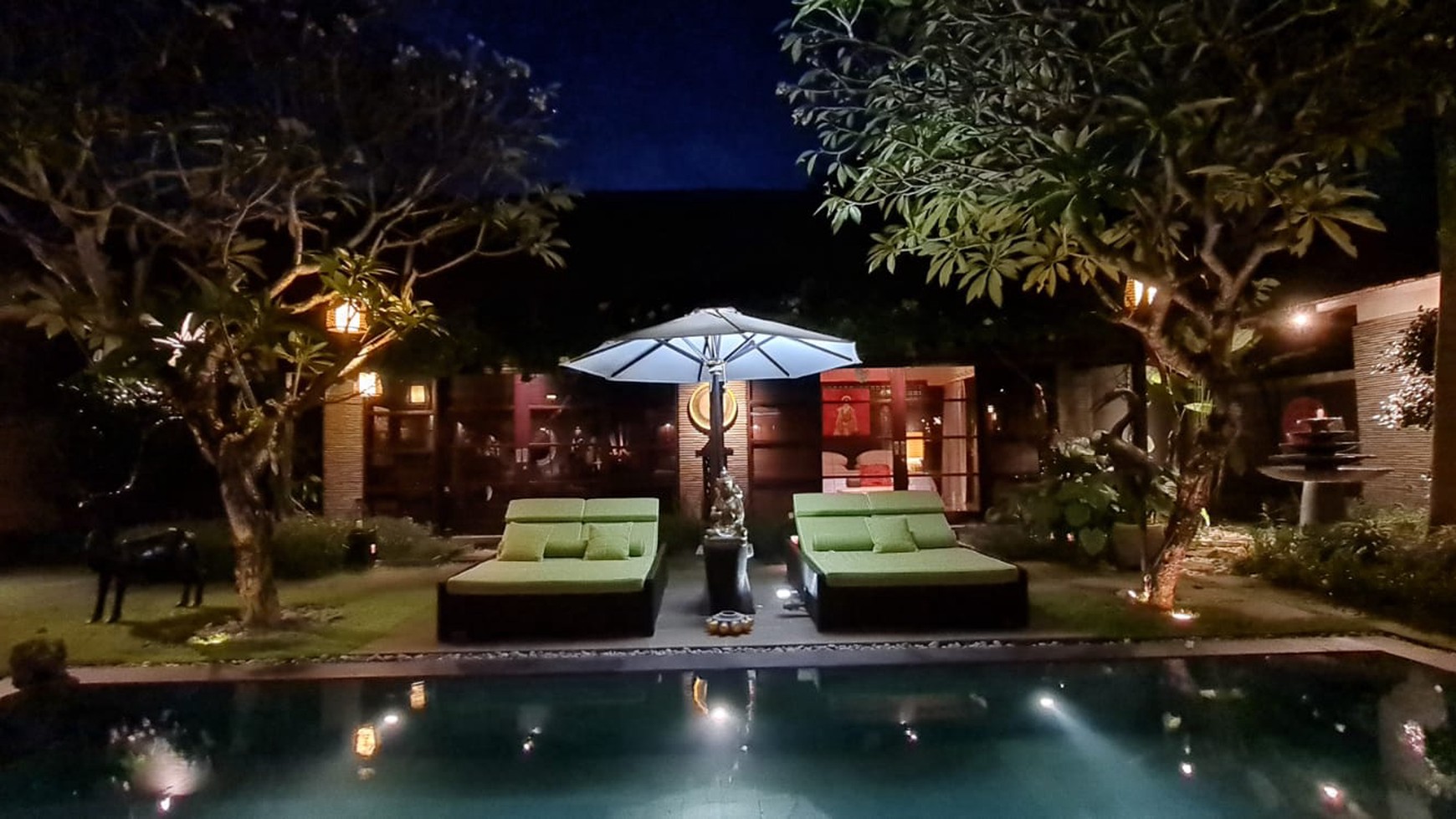 Leasehold Luxury 3 Bedroom Pool Villa part of 5 star villa complex close to Seminyak Beach Bali