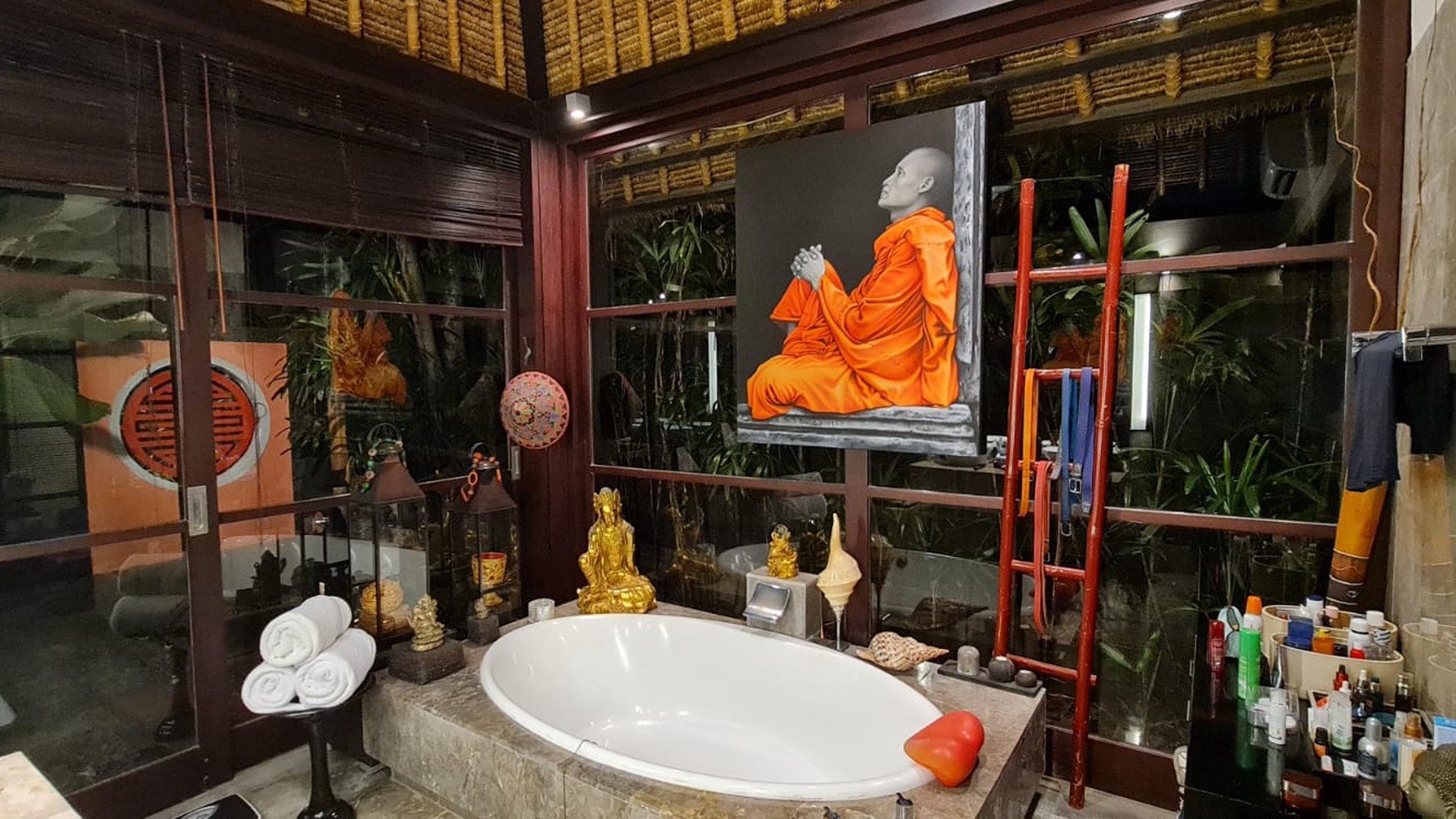 Leasehold Luxury 3 Bedroom Pool Villa part of 5 star villa complex close to Seminyak Beach Bali