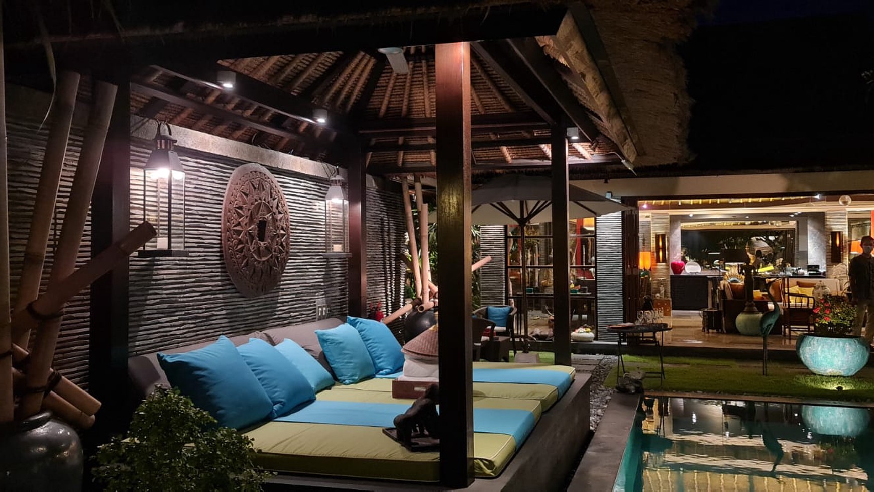 Leasehold Luxury 3 Bedroom Pool Villa part of 5 star villa complex close to Seminyak Beach Bali