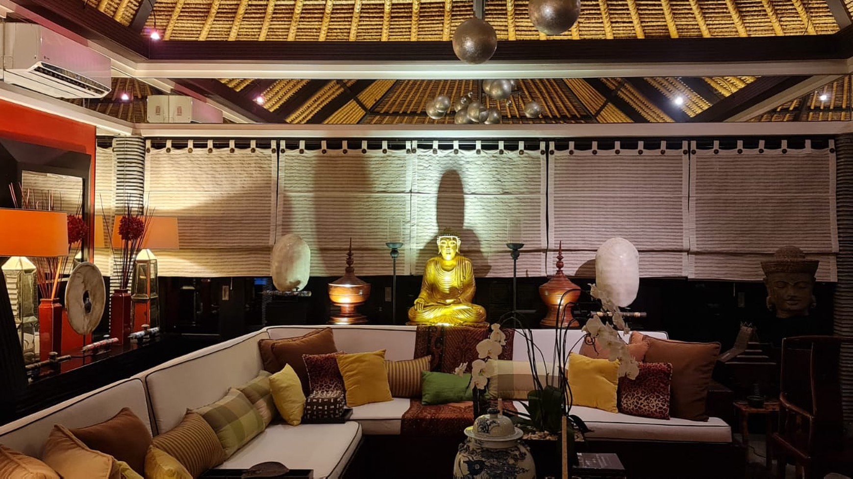 Leasehold Luxury 3 Bedroom Pool Villa part of 5 star villa complex close to Seminyak Beach Bali