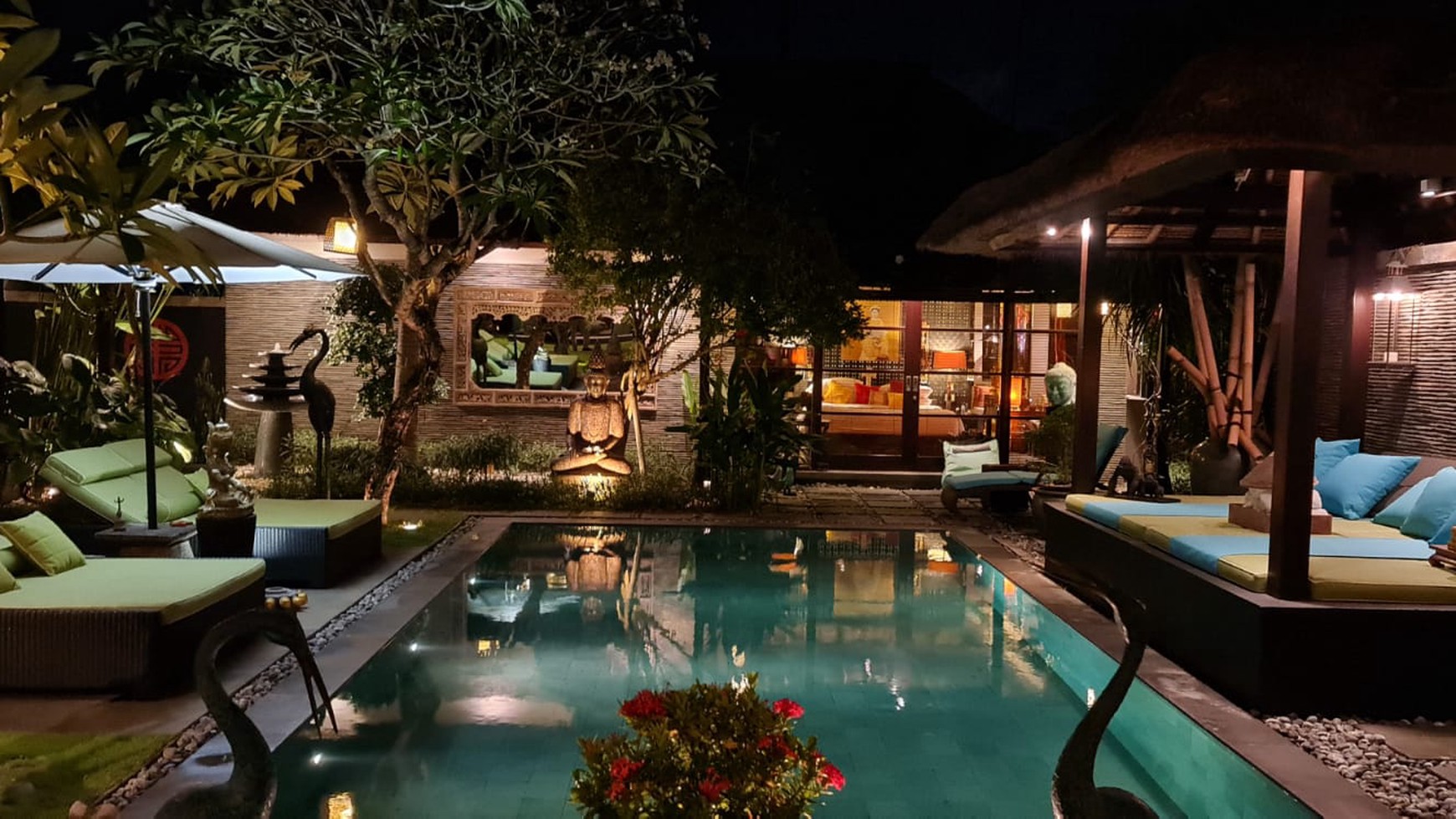 Leasehold Luxury 3 Bedroom Pool Villa part of 5 star villa complex close to Seminyak Beach Bali