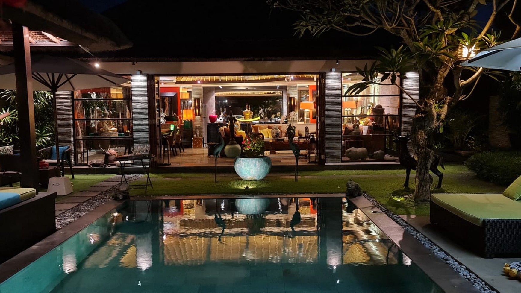 Leasehold Luxury 3 Bedroom Pool Villa part of 5 star villa complex close to Seminyak Beach Bali