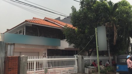 Rumah Pinggir Jalan Raya dan Cocok untuk Area Komersil @Kayu Putih, Pulo Gadung.