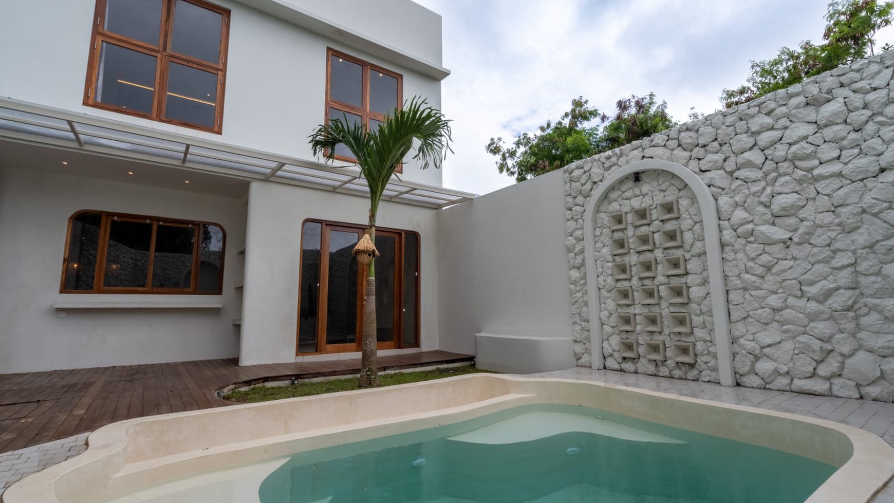 For Sale or Lease Brand New Tropical Elegance Villa in Pecatu