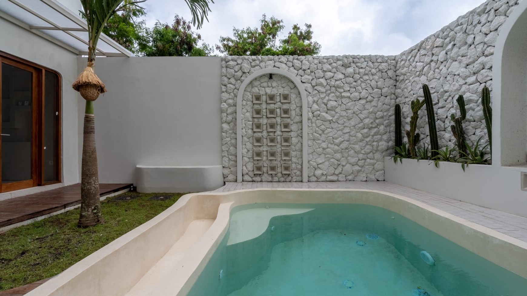 For Sale or Lease Brand New Tropical Elegance Villa in Pecatu