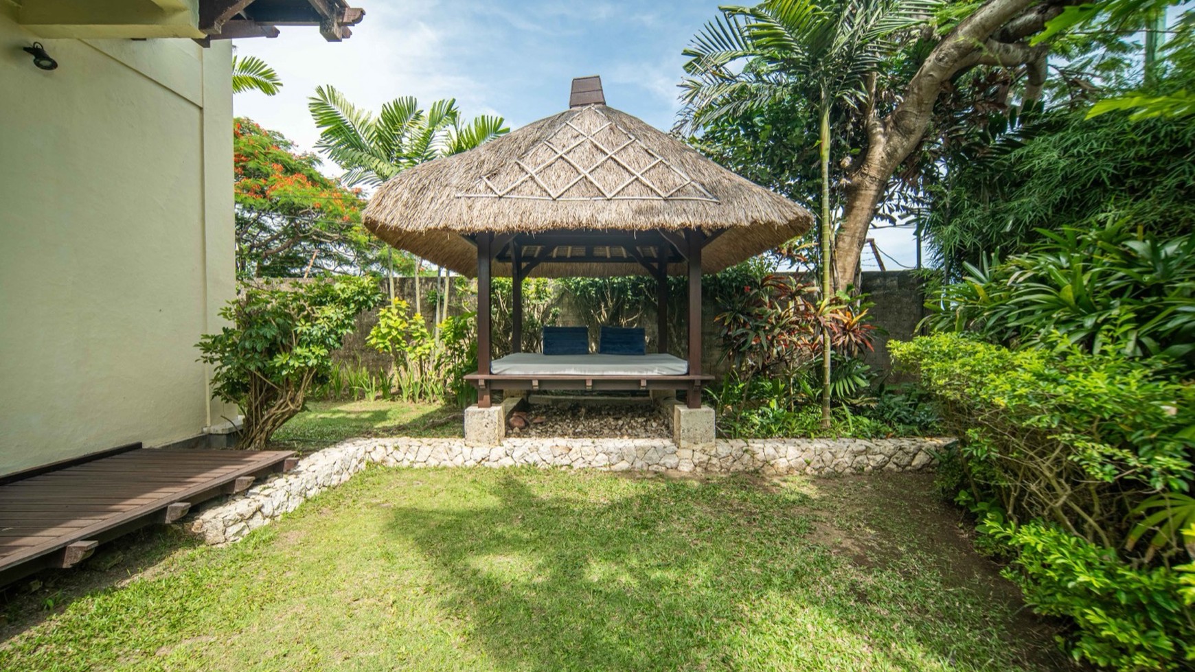 For Sale Stunning Beach View Villa For Sale in Uluwatu