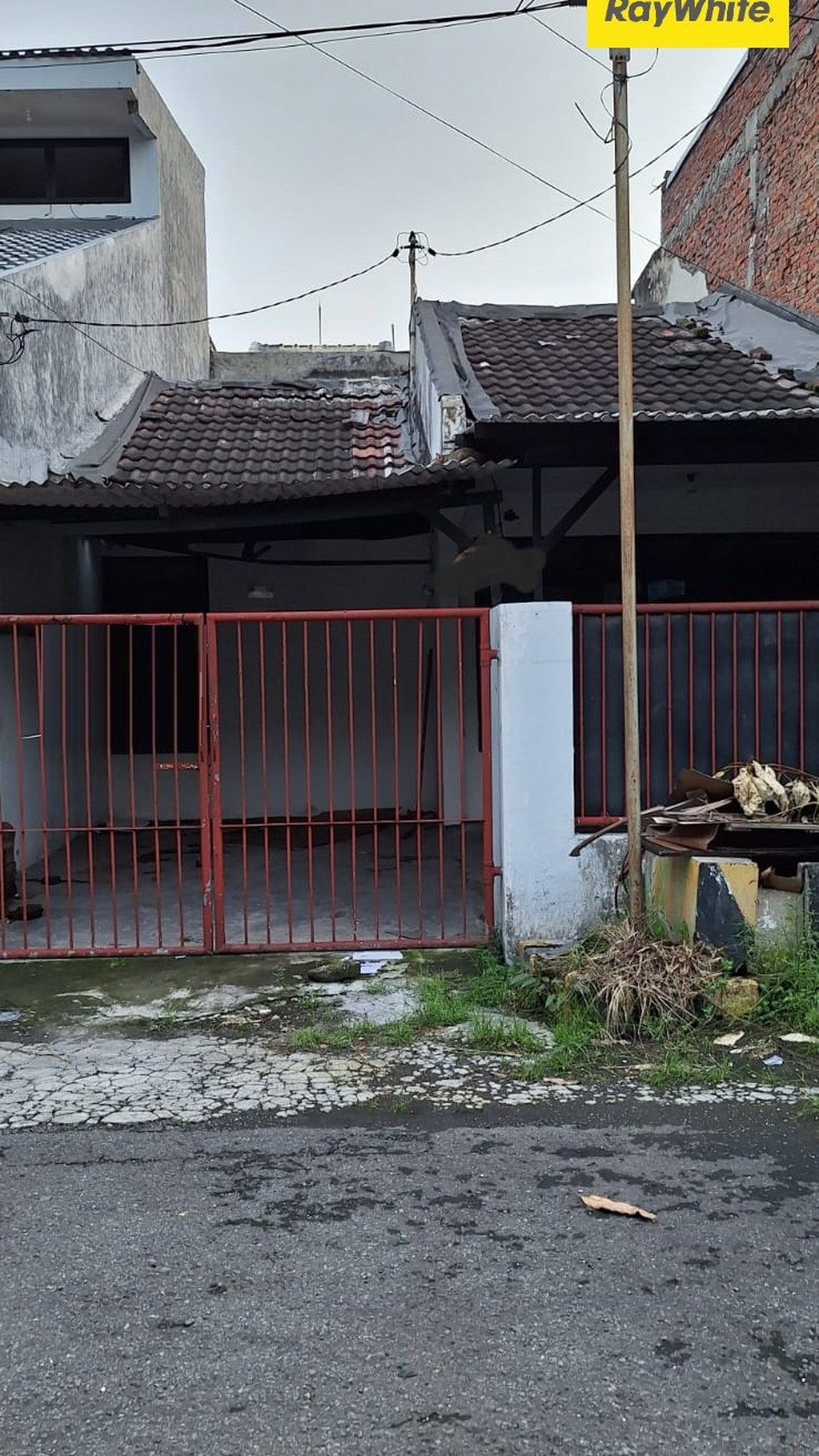 Dijual Rumah SHM 800 Jutaan di Semolowaru Indah Surabaya